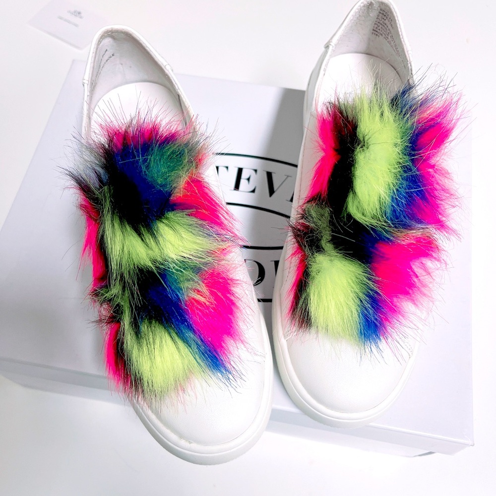Steve Madden Womens Breeze White Pom Casual Shoe/sneaker/NWB